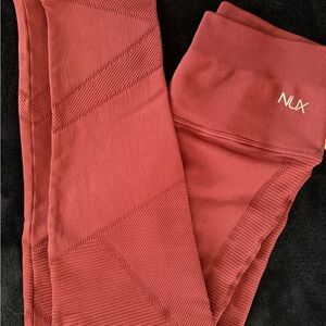 NUX Shapeshifter Leggings - Burgundy